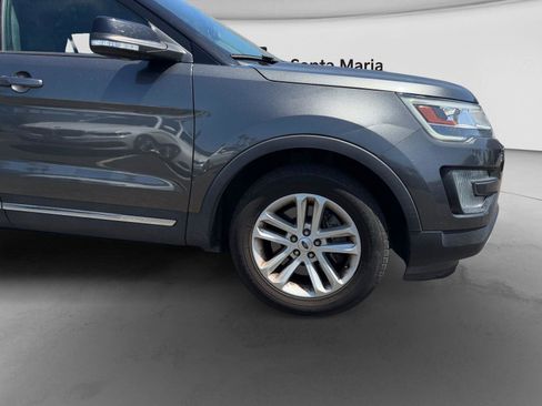 Used 2017 Ford Explorer XLT w/ Equipment Group 202A FWD image 2
