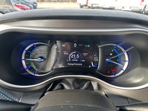 Used 2021 Chrysler Pacifica Touring-L image 21