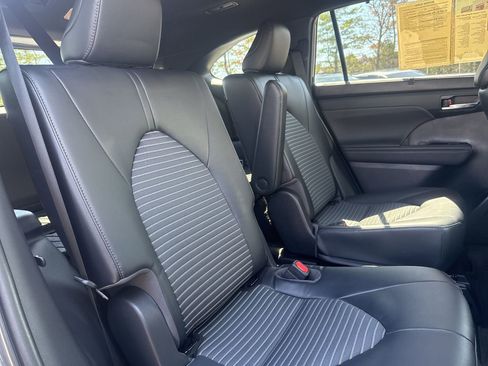 Used 2023 Toyota Highlander XSE image 17