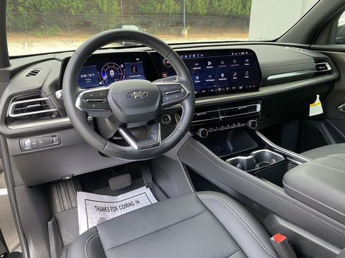Used 2025 Chevrolet Traverse LT w/ Midnight/Sport Edition FWD image 33