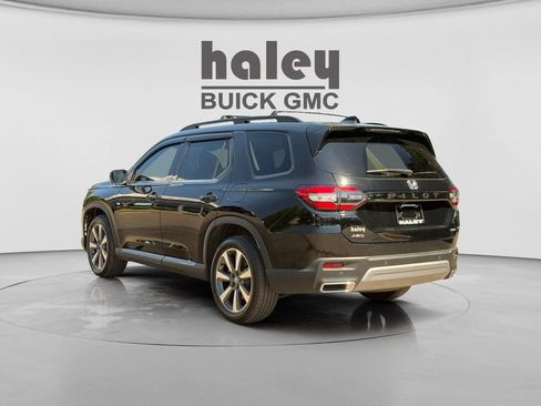 Used 2025 Honda Pilot Elite image 3