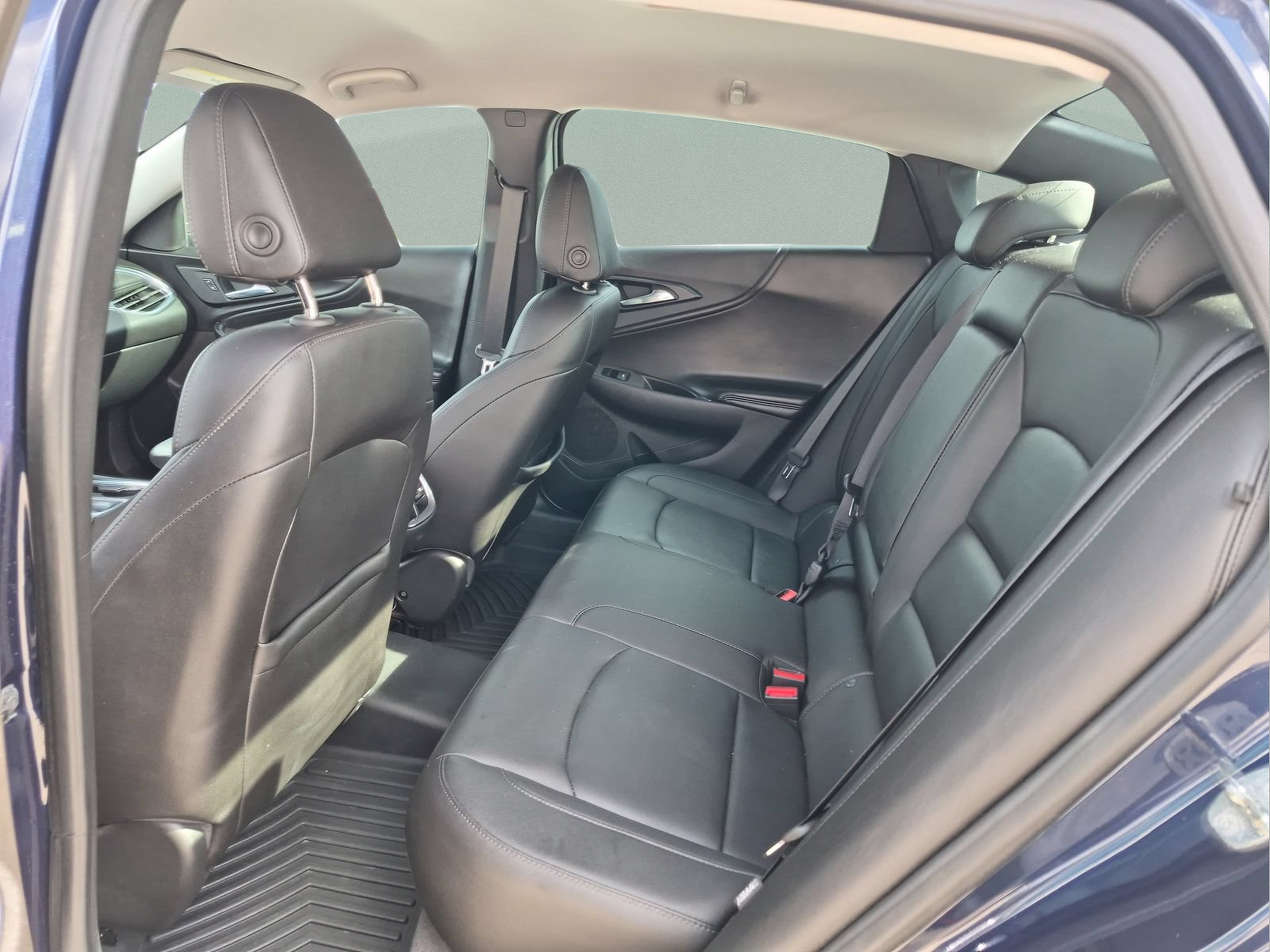 Used 2018 Chevrolet Malibu LT w/ Leather Package FWD image 17