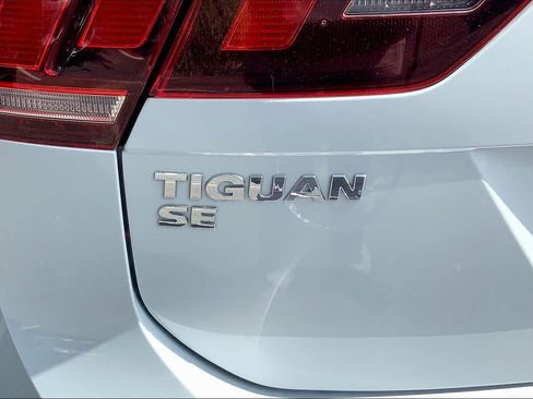 Used 2018 Volkswagen Tiguan SE FWD image 10