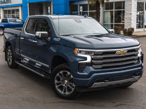 Used 2024 Chevrolet Silverado 1500 High Country w/ Technology Package image 2