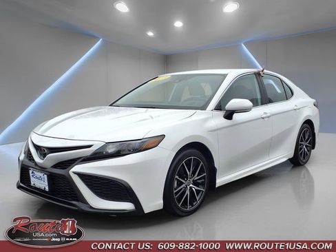 Used 2023 Toyota Camry SE image 8