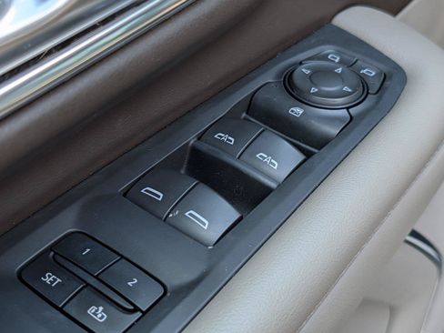 Used 2022 Chevrolet Suburban LT AWD/4WD image 15