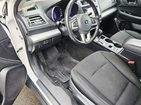 Used 2015 Subaru Outback 2.5i Premium AWD/4WD image 9