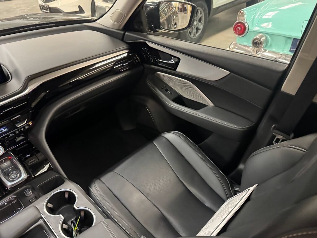 Certified 2024 Acura MDX w/ Technology Package AWD/4WD image 18