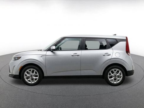 Used 2025 Kia Soul LX w/ LX Technology Package FWD image 4