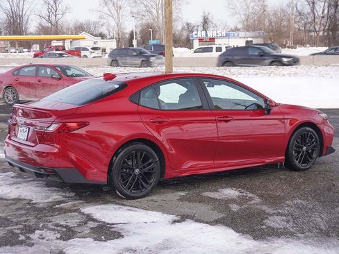 Used 2025 Toyota Camry SE w/ Multimedia Upgrade Package image 10