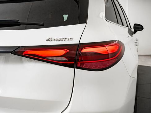 Certified 2025 Mercedes-Benz GLC 300 4MATIC image 9