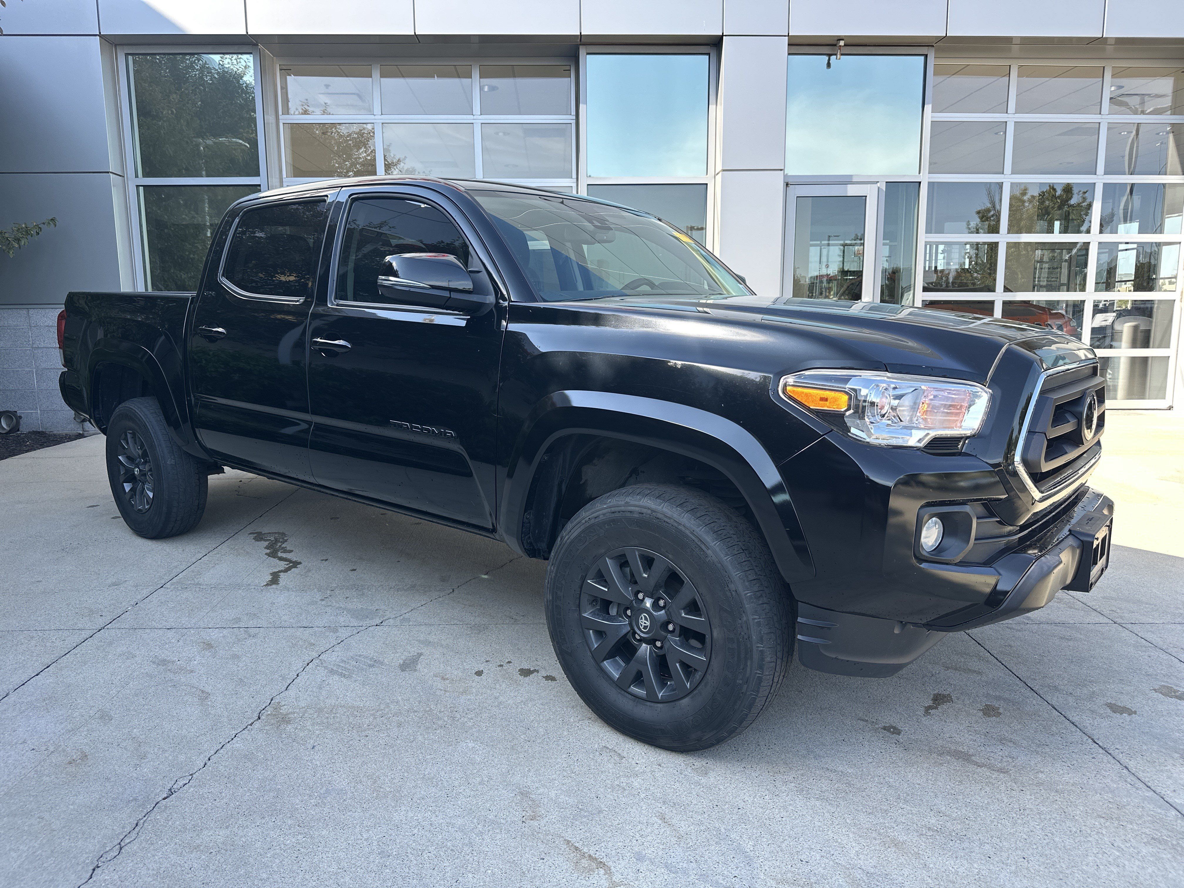 Used 2023 Toyota Tacoma SR5 w/ Technology Package AWD/4WD image 2