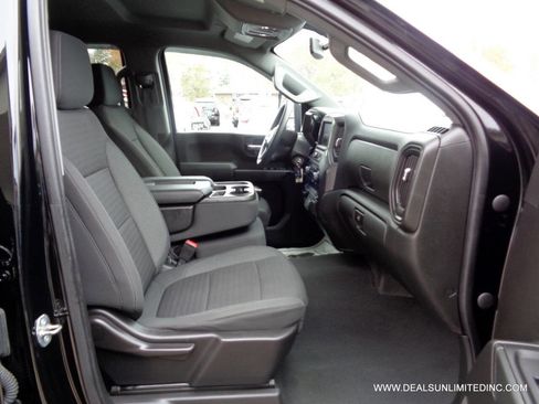 Used 2023 Chevrolet Silverado 2500 Custom w/ Custom Value Package image 26