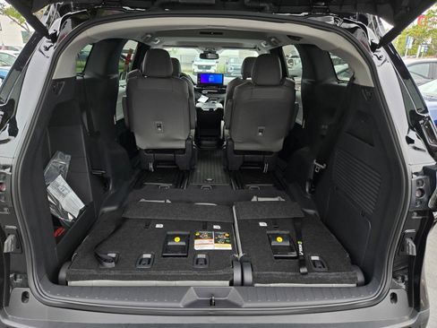 Certified 2026 Toyota Sienna XLE FWD image 25