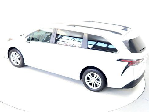 Certified 2024 Toyota Sienna XLE w/ XLE Plus Package image 16