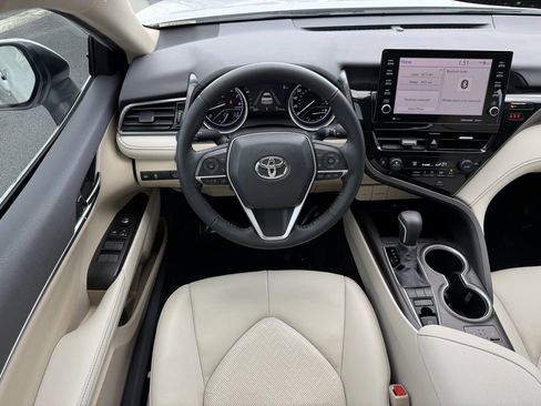Used 2022 Toyota Camry XLE image 18