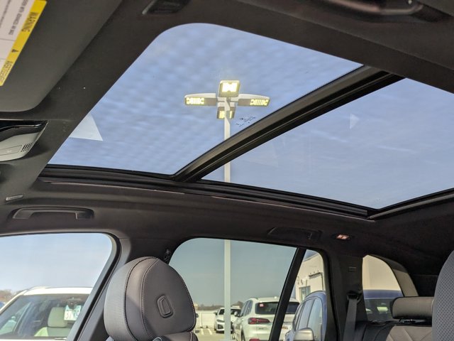 Used 2026 BMW X5 xDrive50e w/ M Sport Package AWD/4WD image 15