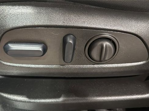 Used 2023 Chevrolet Equinox Premier image 24