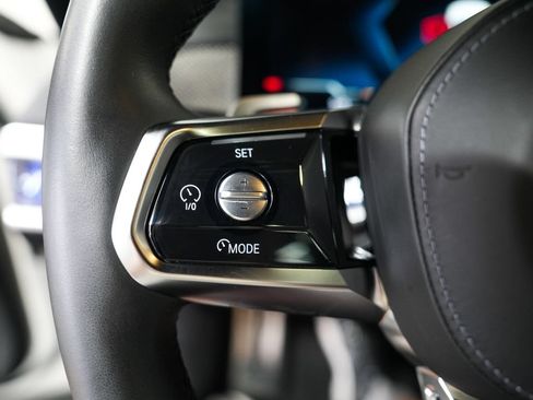 Used 2023 BMW i7 xDrive60 AWD/4WD image 27