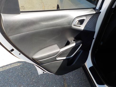 Used 2025 Kia Soul S image 11