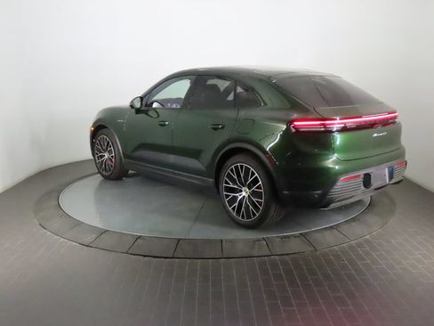 Certified 2025 Porsche Macan 4S Electric AWD/4WD image 3
