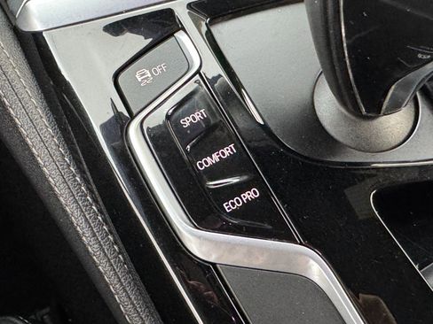 Used 2017 BMW 540i xDrive image 32