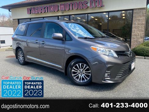 Used 2020 Toyota Sienna XLE w/ XLE Navigation Package image 1
