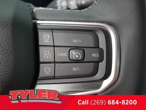 Used 2024 Jeep Wagoneer L Series II w/ Flexible Seating Group AWD/4WD image 26