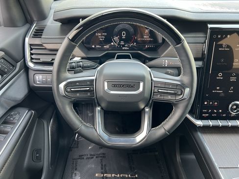 Used 2025 GMC Acadia Denali w/ Super Cruise Package AWD/4WD image 29
