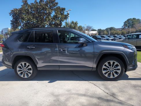 Used 2023 Toyota RAV4 XLE Premium image 11