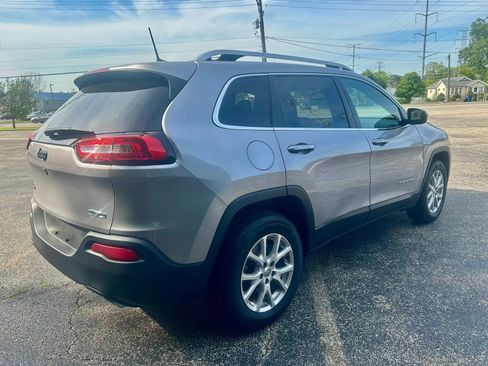 Used 2018 Jeep Cherokee Latitude w/ Cold Weather Group AWD/4WD image 6