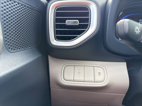 New 2025 Hyundai Venue Limited image 28