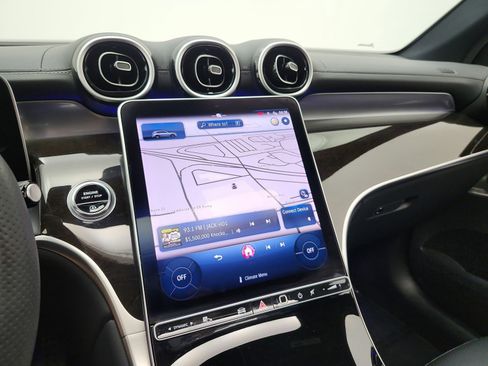 Used 2023 Mercedes-Benz GLC 300 image 12