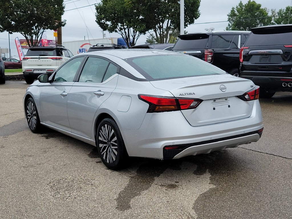Used 2024 Nissan Altima 2.5 SV FWD image 3