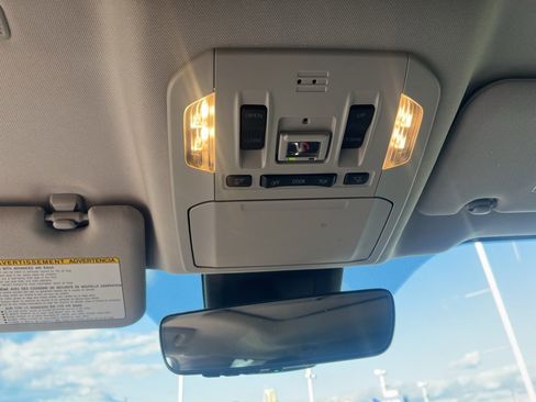 Used 2022 Toyota Highlander XLE image 23