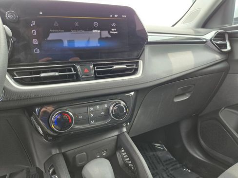 Used 2025 Chevrolet TrailBlazer LT AWD/4WD image 19