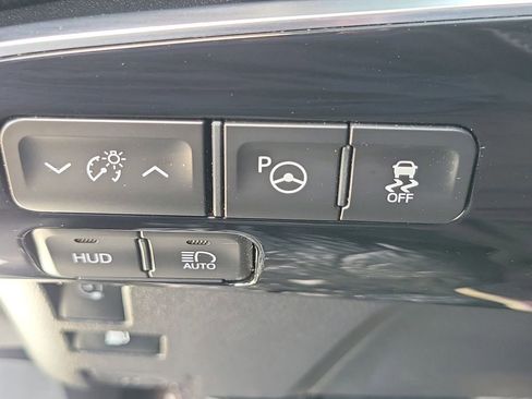 Used 2019 Toyota Prius Prime Advanced FWD image 17
