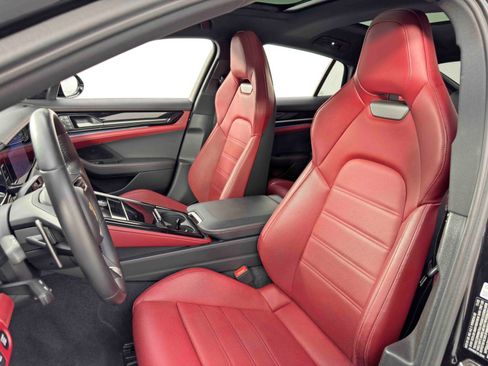 Used 2024 Porsche Panamera image 40