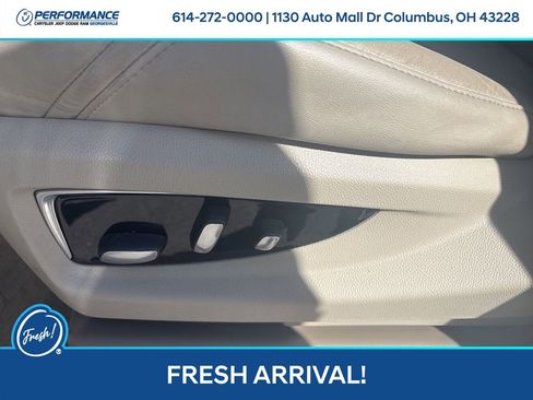 Used 2020 Cadillac Escalade Premium Luxury image 20