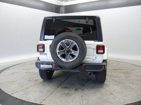 Used 2021 Jeep Wrangler Unlimited Sahara AWD/4WD image 4