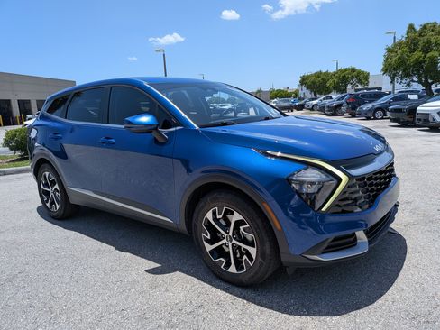 Used 2023 Kia Sportage EX FWD image 2