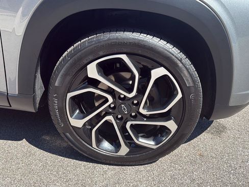 Used 2024 Chevrolet Trax RS w/ Sunroof Package FWD image 14