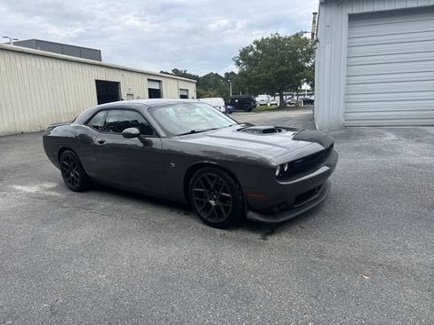 Used 2017 Dodge Challenger R/T Scat Pack RWD image 3
