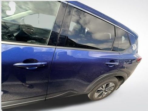 Used 2021 Nissan Rogue SV image 3