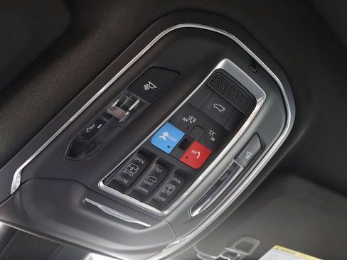 New 2025 Jeep Grand Cherokee L Limited w/ Luxury Tech Group II AWD/4WD image 39