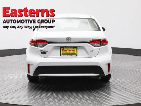 Used 2022 Toyota Corolla LE image 6
