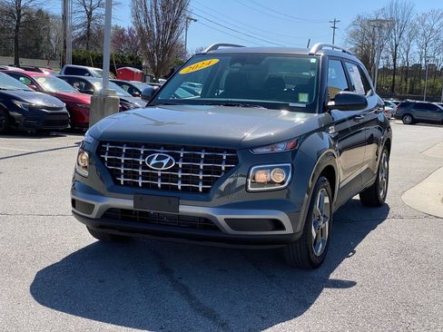 Used 2024 Hyundai Venue SEL image 3