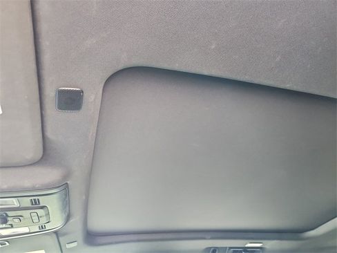 Used 2021 Chevrolet Suburban Z71 w/ Z71 Off-Road Package image 18