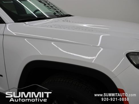 New 2026 Jeep Grand Cherokee Limited w/ Limited Altitude Package AWD/4WD image 24