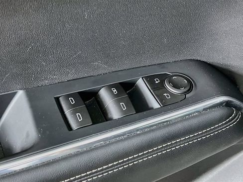 Used 2026 GMC Acadia Elevation w/ Elevation Premium Package AWD/4WD image 9